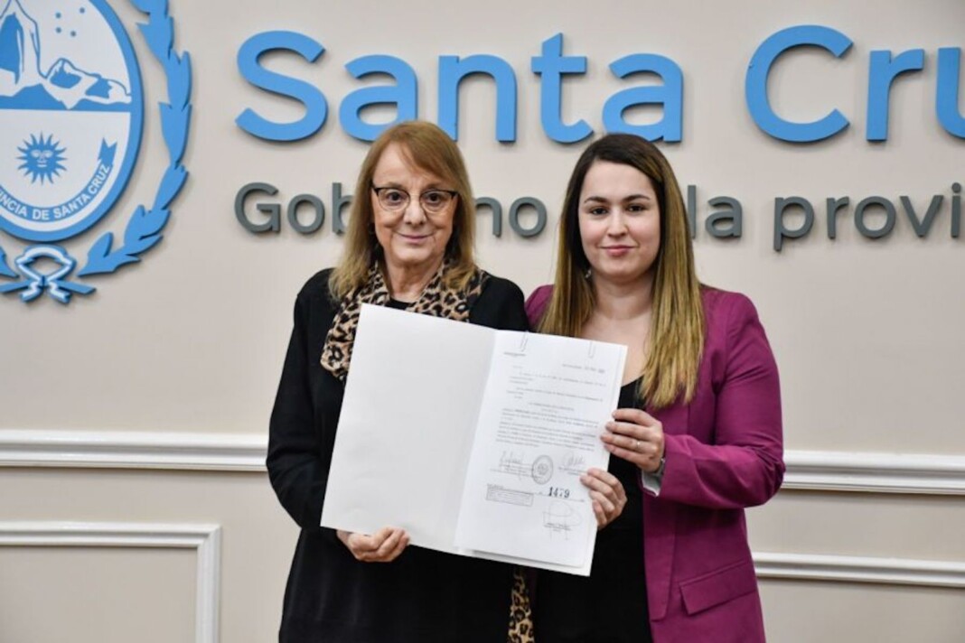 Alicia Kirchner junto a la ministra de Desarrollo Social, María Belén García - Foto: Prensa de Gobierno