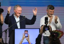 Juan Schiaretti propone un “gobierno de unidad nacional” y medidas para el campo en caso de llegar a la Casa Rosada Juan Schiaretti propone un "gobierno de unidad nacional" y medidas para el campo en caso de llegar a la Casa Rosada - Foto: NA