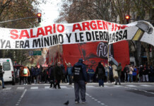 Aprobado aumento del salario mínimo en tres tramos, generando controversia y críticas Aprobado aumento del salario mínimo en tres tramos, generando controversia y críticas - Foto: NA
