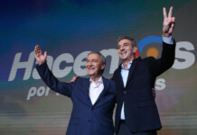 Juan Schiaretti lanza su campaña presidencial con un mensaje “antigrieta” y críticas al kirchnerismo Juan Schiaretti lanza su campaña presidencial con un mensaje "antigrieta" y críticas al kirchnerismo - Foto: NA