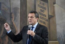 Sergio Massa se dispara en los pies entre el discurso psiquiátrico y la obligación de ser el verdugo del relato kirchnerista Sergio Massa en la CGT - Foto: Prensa Economía