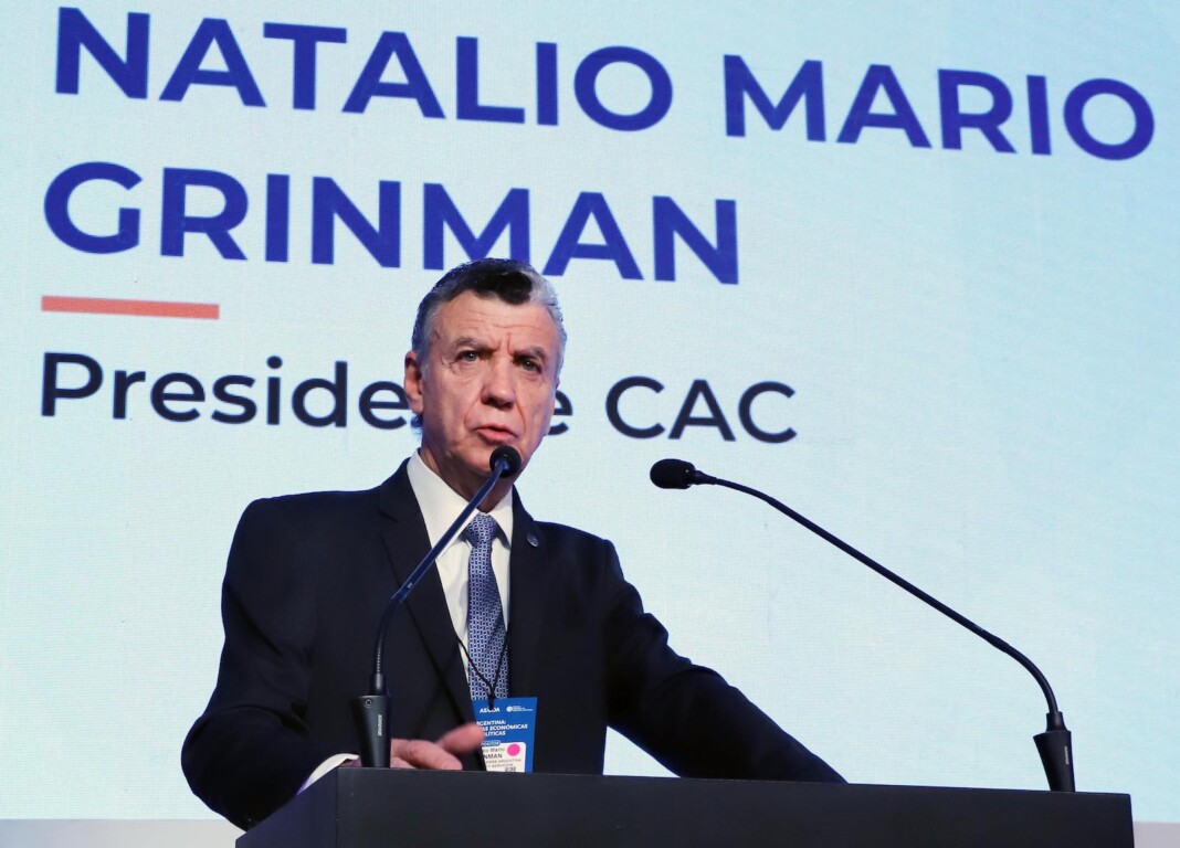 El presidente de la Cámara argentina de Comercio y Servicios, Mario Grinman - Foto: NA