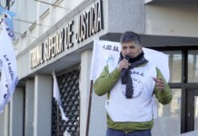 ADOSAC convocó a un paro por 24 horas El acto de ADOSAC logró la adhesión de todos los gremios y sectores nacionales que prometieron nacionalizar la persecución judicial en Santa Cruz