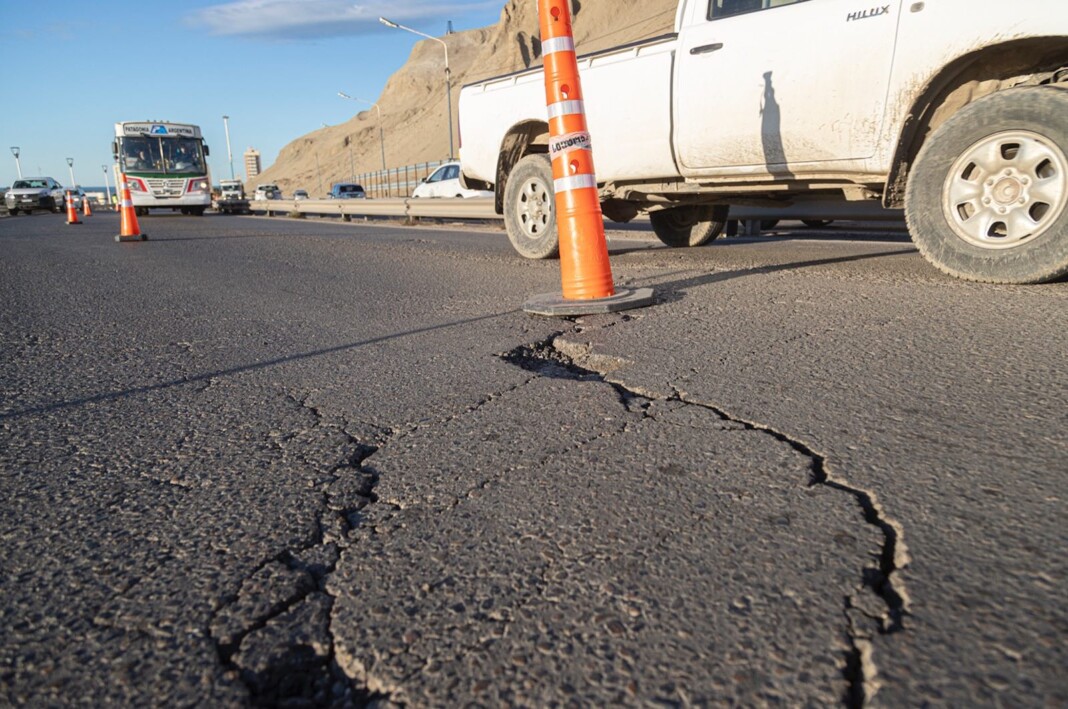 Por fisuras en trazado, restringen circulación de camiones sobre ruta 3 en Comodoro Rivadavia