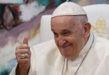 El Papa Francisco condena burlas sobre la apariencia y comparte su propia experiencia Una multitud recibe en Portugal al Papa Francisco