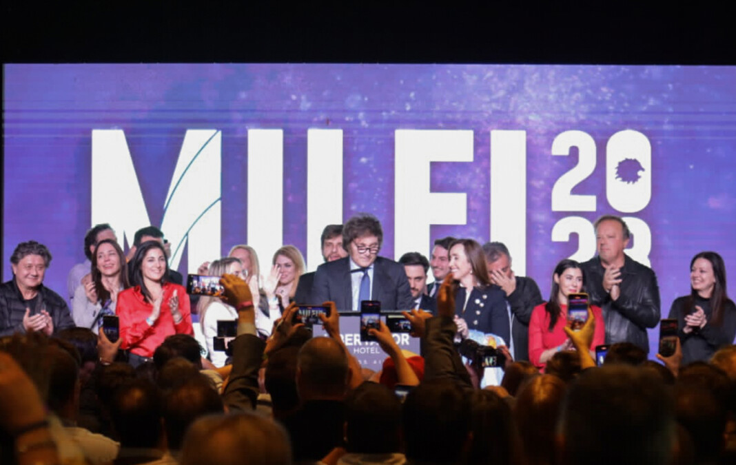 El precandidato presidencial Javier Milei arrasa en la Antártida Argentina