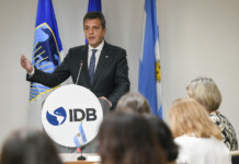 Sergio Massa anuncia financiamiento adicional de USD 1.300 millones en visita a Washington Sergio Massa anuncia financiamiento adicional de USD 1.300 millones en visita a Washington - Foto: Prensa Economía