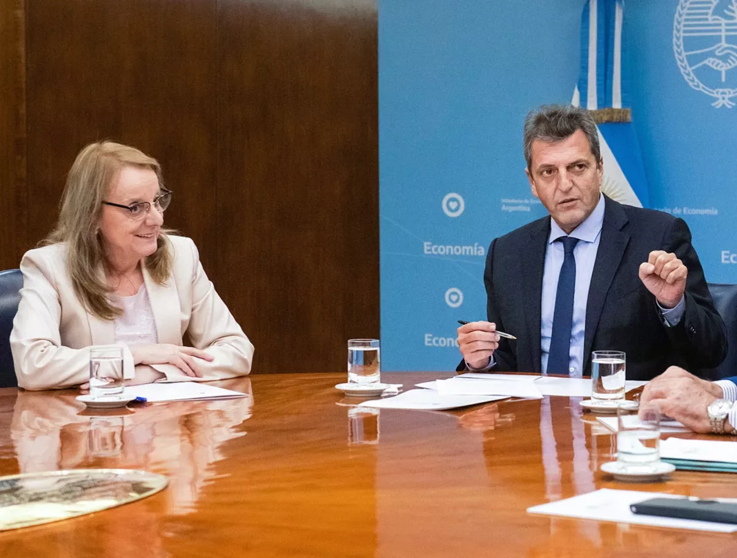 Alicia Kirchner junto a Sergio Massa Ministro de Economía de la nación - Foto: NA
