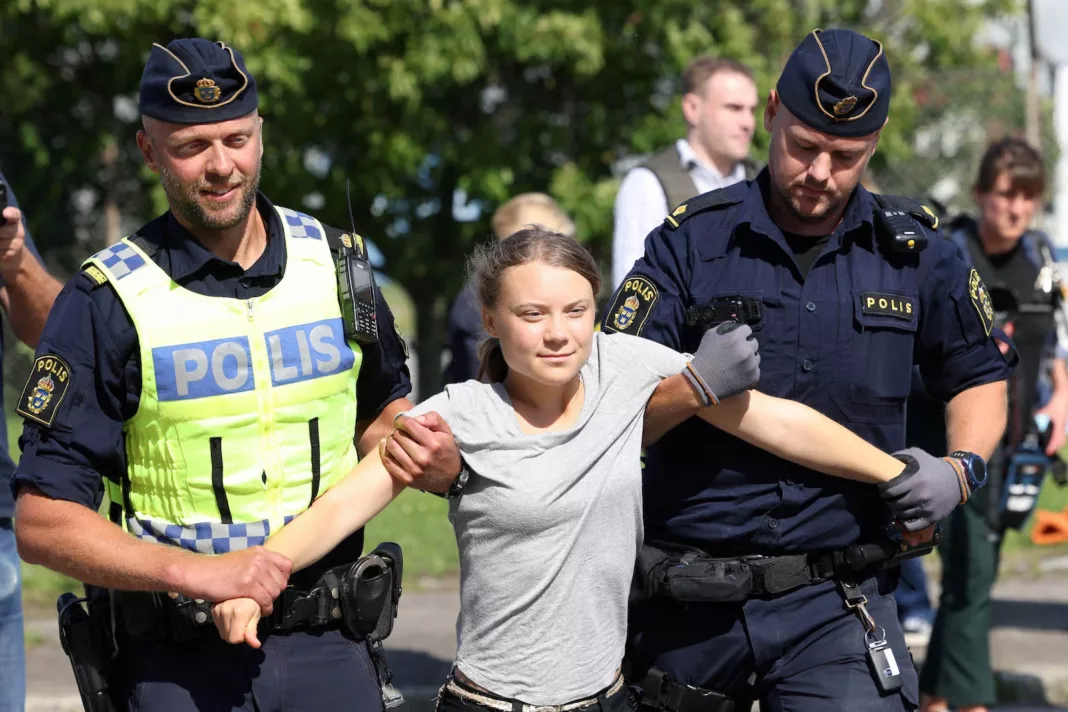 Greta Thunberg acusada de desobedecer una orden policial - Foto: NA