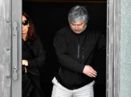 Lázaro Báez junto a la vicepresindente de la nación Cristina Kirchner en el mausoleo de la familia en Río Gallegos - Foto: OPI Santa Cruz/Francisco Muñoz