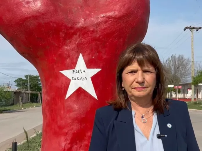 Patricia Bullrich tenso cruce en el Barrio “Emerenciano Sena”