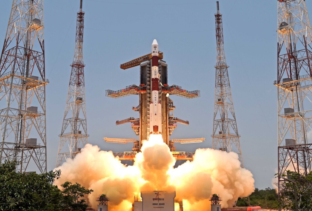 La India lanza cohete para estudiar el Sol