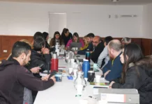 Gobierno aumentó salario por decreto, ATE rechazó la medida y ratificó el paro de 72 horas Inédito: los gremios estatales siempre obedientes al Ejecutivo no acordaron en Paritarias y plantaron un paro. Todo un síntoma de fin de época