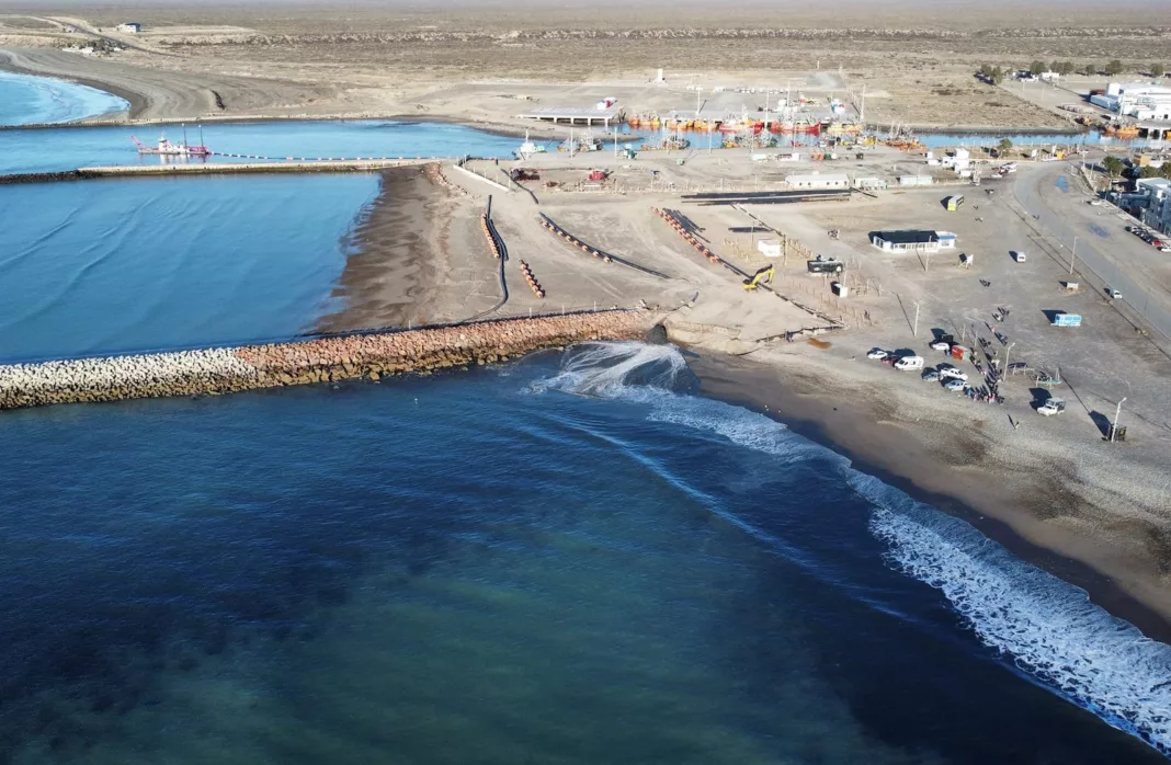 Reactivaron la obra de dragado del puerto de Rawson