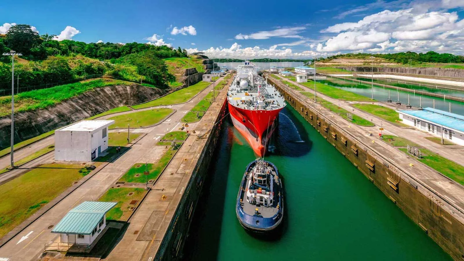 El Canal de Panamá reduce cruces diarios de buques debido a la sequía