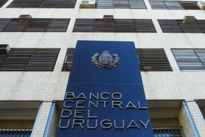El Banco Central de Uruguay solicita información sobre Martín Insaurralde y Jésica Cirio