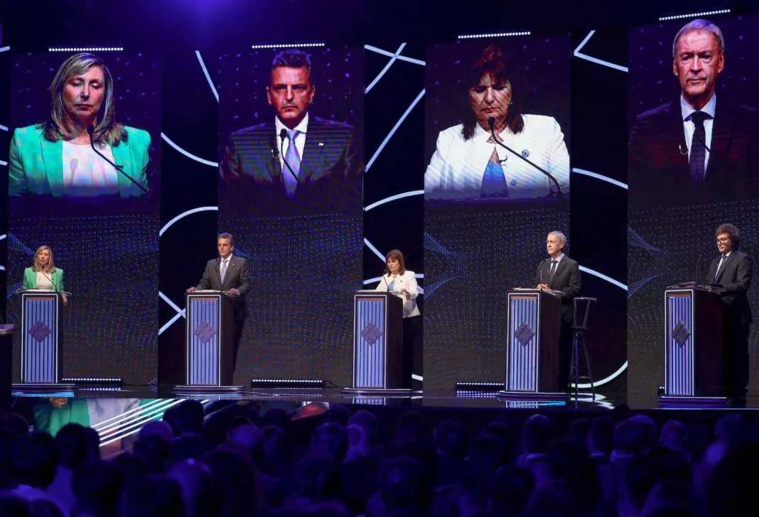 Los cinco candidatos presidenciales se enfrentaron en un debate en Santiago del Estero - Foto: NA