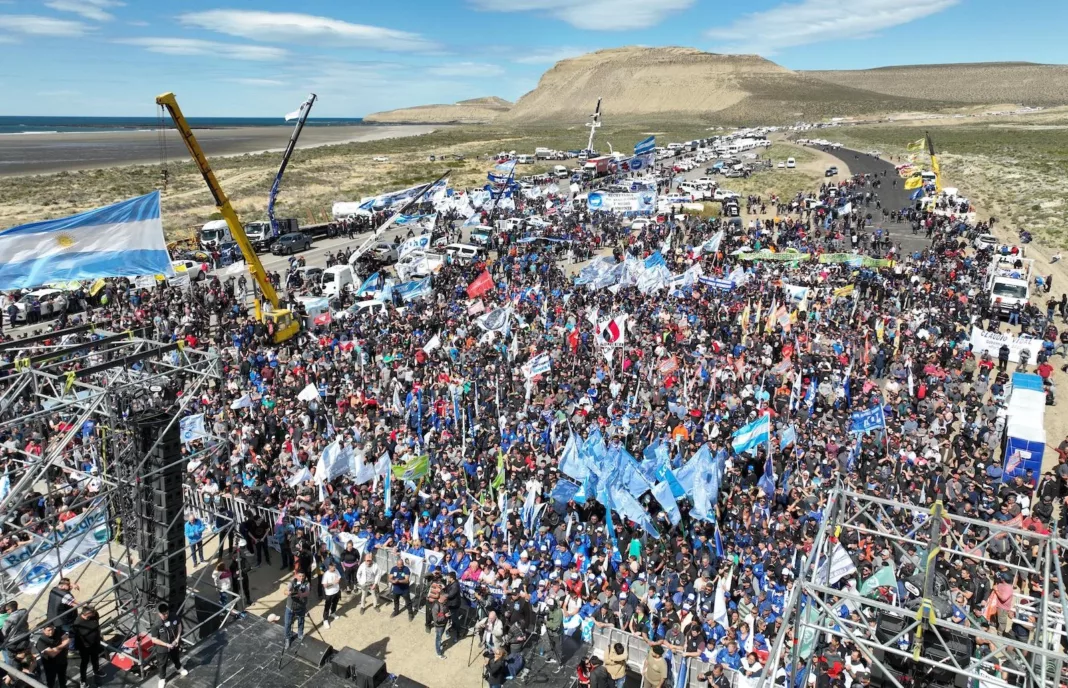 Vidal y Torres participaron de una manifestación en defensa de la Cuenca del Golfo San Jorge