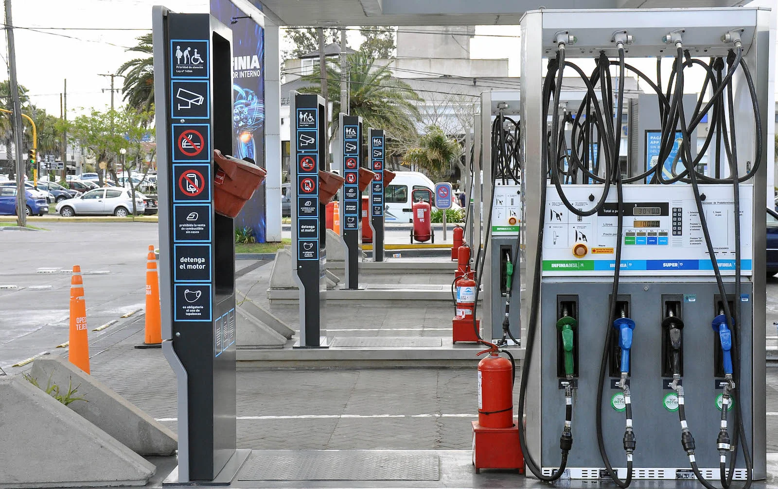 Falta de combustibles en las estaciones de servicio de todo el país - Foto: NA
