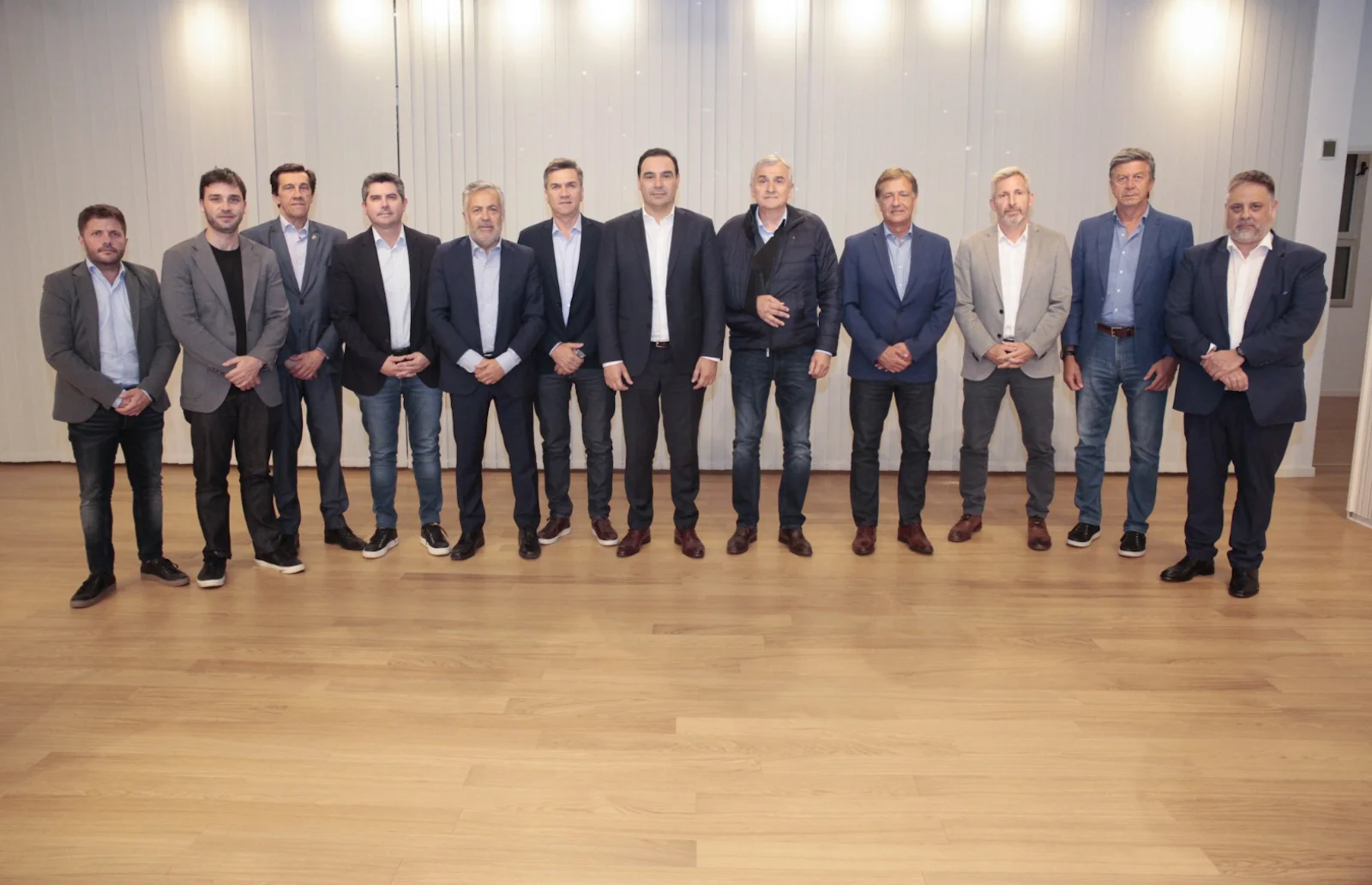 Gobernadores de Juntos por el Cambio se reúnen para establecer una postura común de neutralidad en el balotaje - Foto: NA Gobernadores de Juntos por el Cambio se reúnen para establecer una postura común de neutralidad en el balotaje - Foto: NA