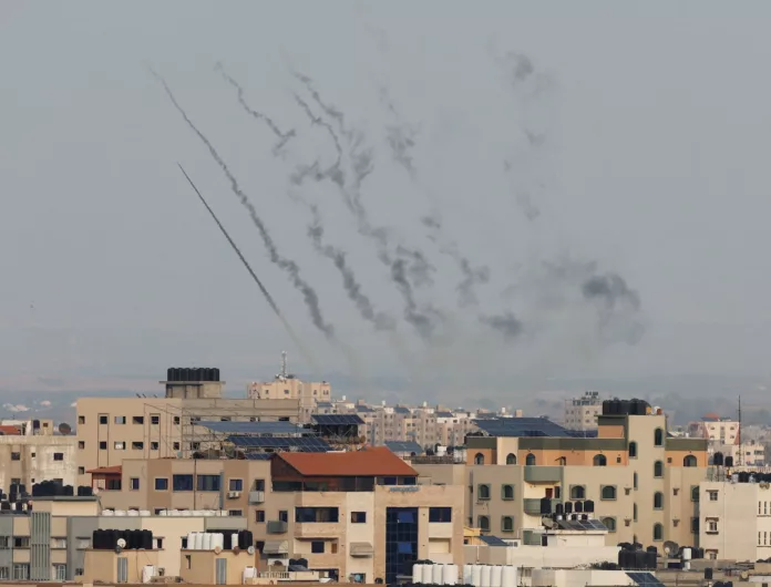 Israel bombardea Gaza en represalia por ataque de Hamás