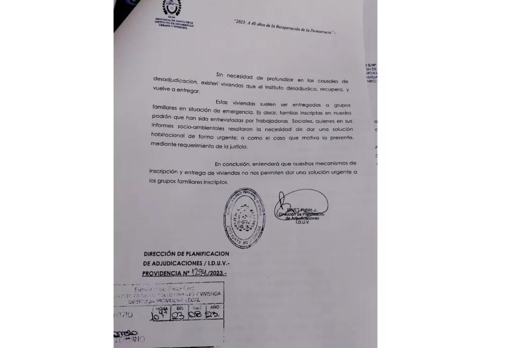 Perdieron todo el incendio de los 400 departamentos. Están hacinados, mujer, abuela e hijo discapacitado y sin solución del IDUV que entregó 6 viviendas y no los tuvo en cuenta 