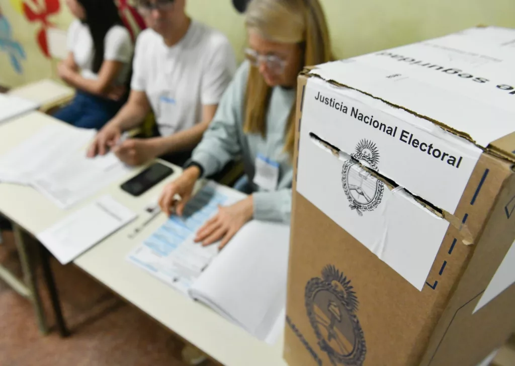 Los Radicales funcionales, los votantes disfuncionales y una elección sin opción que el argentino pensante rechaza y amenaza con no concurrir a las urnas - Foto: NA