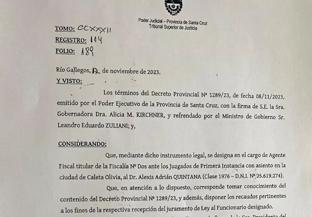 Después de dos años de acefalía y a 22 días de entregar el gobierno, Alicia Kirchner nombró a un controvertido hombre de La Cámpora como Fiscal de Caleta Olivia