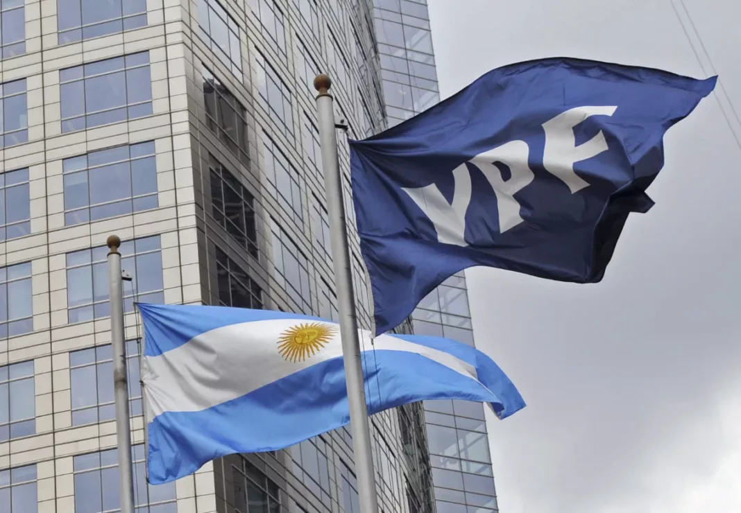 La torre de YPF en Puerto Madero - Foto: NA