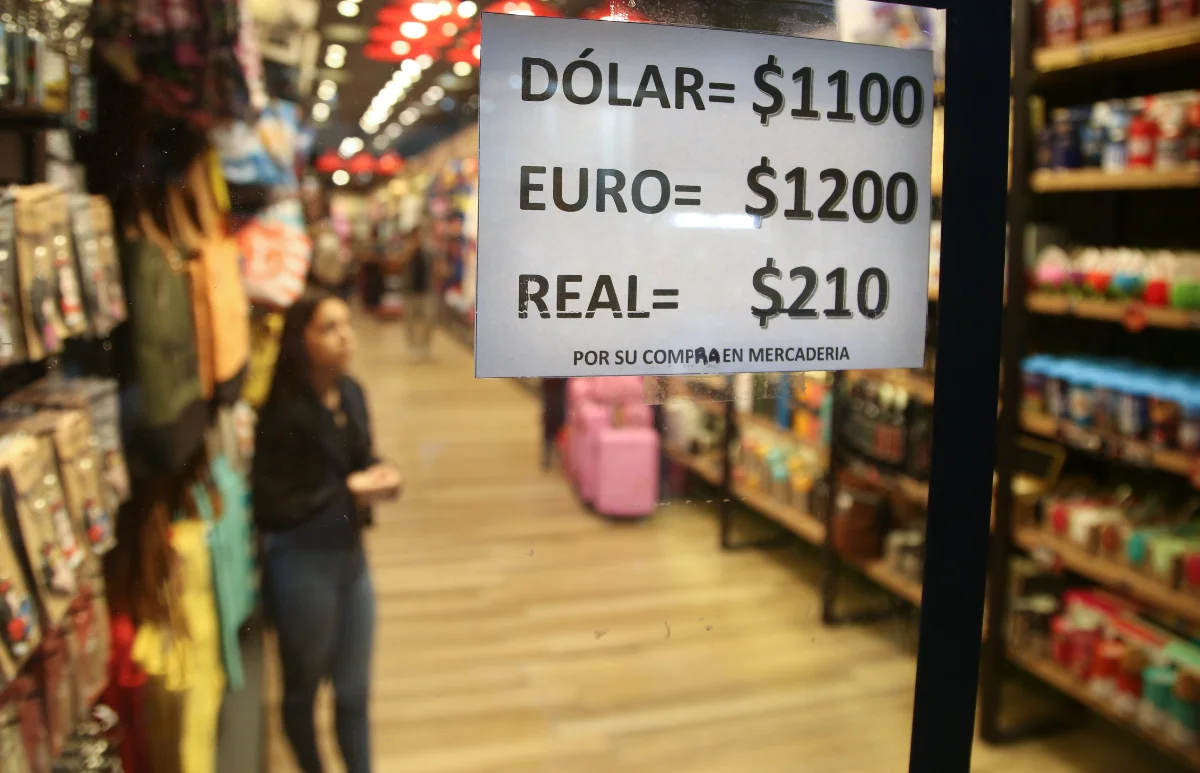 Dólar blue cotización en las calles - Foto: NA Dólar blue cotización en las calles - Foto: NA