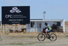 Obrador abandonado de CPC en la autovia Caleta Olivia - Comodoro Rivadavia en construcción - Foto: OPI Santa Cruz/Francisco Muñoz
