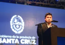 El shock de Milei y Vidal tiene poco costo para la política y cae con todo el peso (una vez más) sobre los que menos tienen Claudio Vidal juró como gobernador y dijo que “nos dejan una provincia devastada” - Foto: OPI Santa Cruz/Francisco Muñoz