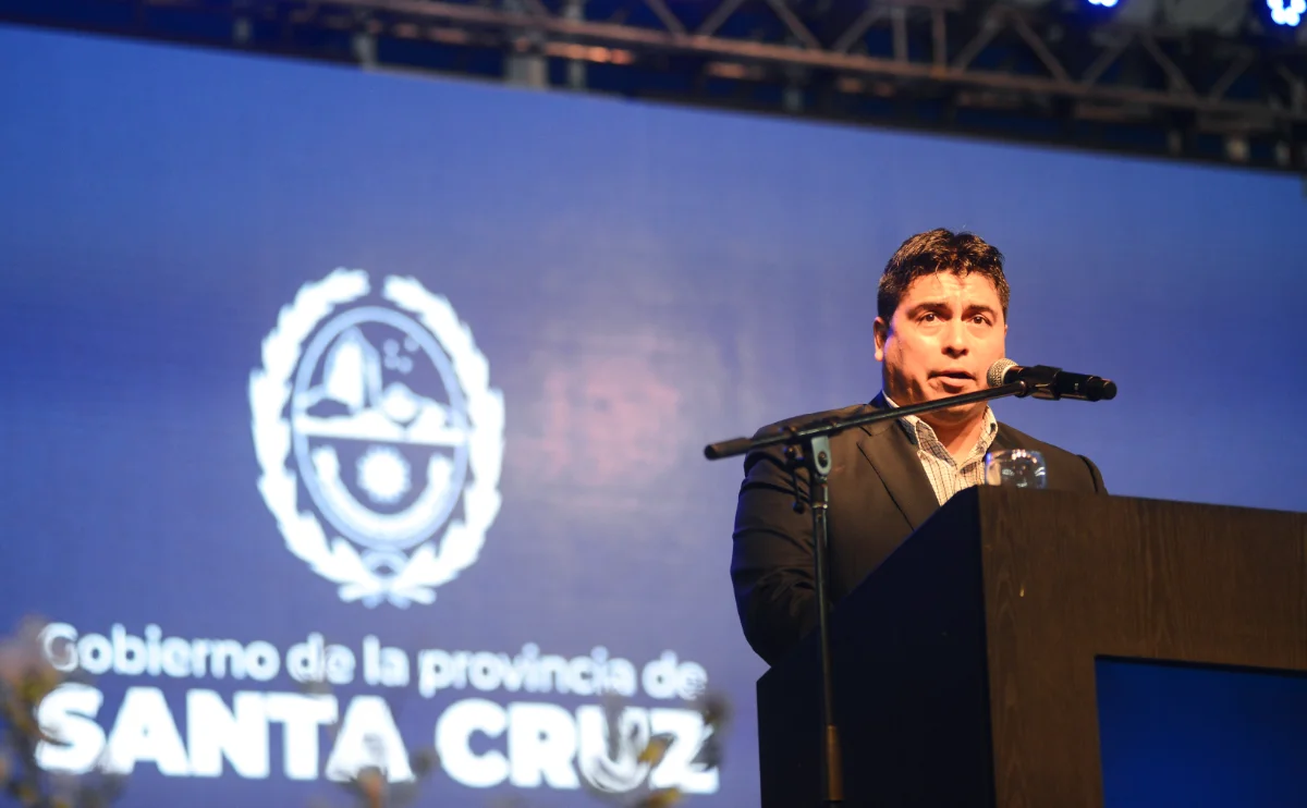 Claudio Vidal juró como gobernador y dijo que “nos dejan una provincia devastada” - Foto: OPI Santa Cruz/Francisco Muñoz Claudio Vidal juró como gobernador y dijo que “nos dejan una provincia devastada” - Foto: OPI Santa Cruz/Francisco Muñoz