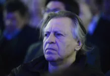 YPF, el silencio sobre el pasivo ambiental, un negocio para los amigos del gobierno y nadie sabe y dice cómo Santa Cruz sostendrá la baja de regalías que sobrevendrá El empresario Kirchnerista Cristóbal López en las primeras filas del acto - Foto: OPI Santa Cruz/Francisco Muñoz