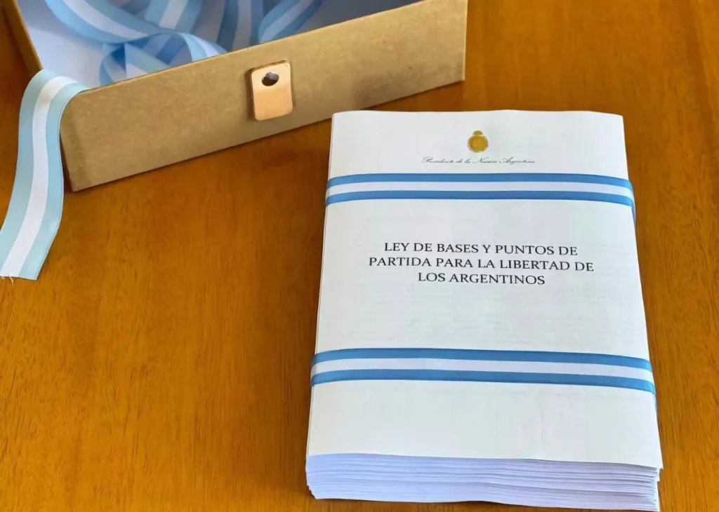 El presidente Javier Milei envía al Congreso un proyecto de “ley ómnibus" para más reformas y desregulaciones.