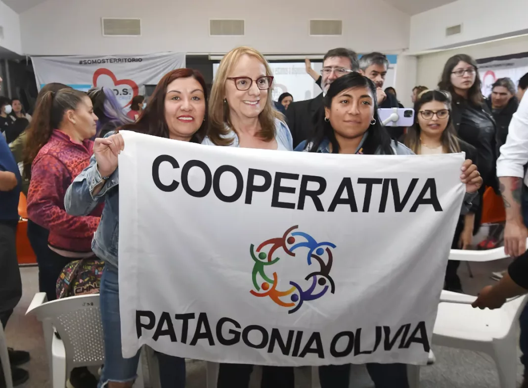 Trabajadores de cooperativa reclaman pago de salarios en Caleta Olivia
