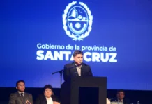 Claudio Vidal juró como gobernador y dijo que “nos dejan una provincia devastada” Claudio Vidal juró como gobernador y dijo que “nos dejan una provincia devastada” - Foto: OPI Santa Cruz/Francisco Muñoz