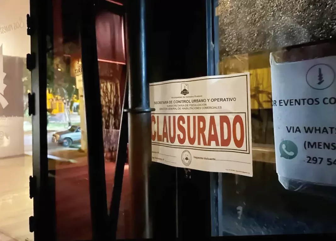 Incendio en boliche en Comodoro Rivadavia, la puerta de emergencia estaba con candado