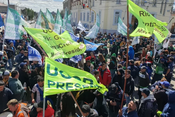 CGT Santa Cruz Sur se movilizó en rechazo al DNU de Milei
