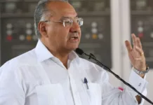 Ex embajador de EE. UU. Manuel Rocha detenido en Miami por presunta labor como agente para Cuba Ex embajador de EE. UU. Manuel Rocha detenido en Miami por presunta labor como agente para Cuba