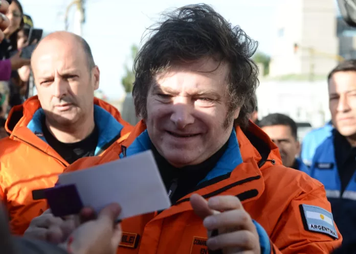 El presidente Javier Milei esta mañana en Río Gallegos - Foto: OPI Santa Cruz/Francisco Muñoz