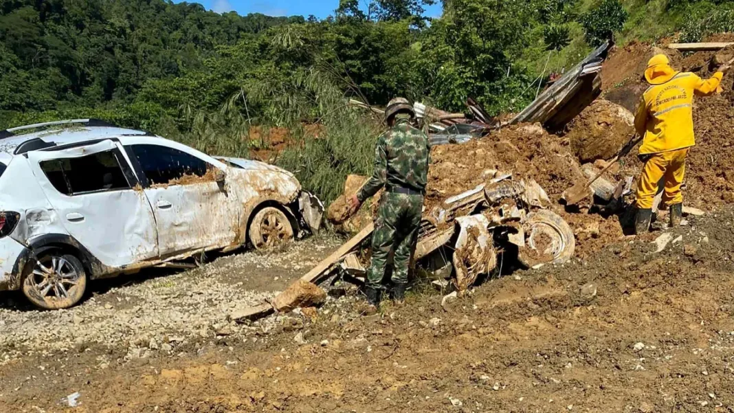 Tragedia en Colombia: avalancha sepultó vehículos en carretera del Chocó