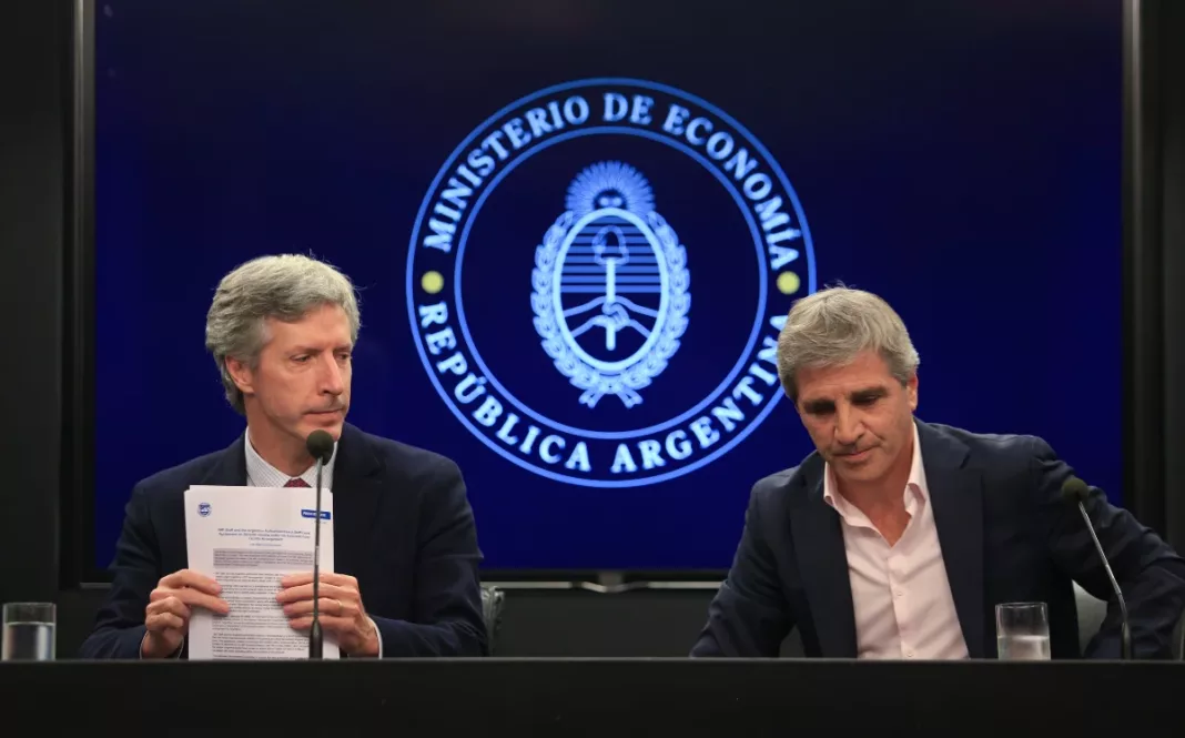 El ministro de economía anuncia el acuerdo con el FMI - Foto: NA