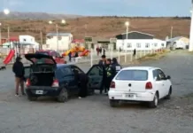 El mismo Concejal de 28 de Noviembre que dio “clases de boxeo” en una comisaría, anoche quiso escapar de un control policial El Renault Clio del Concejal Chacón siendo requisado - Foto: