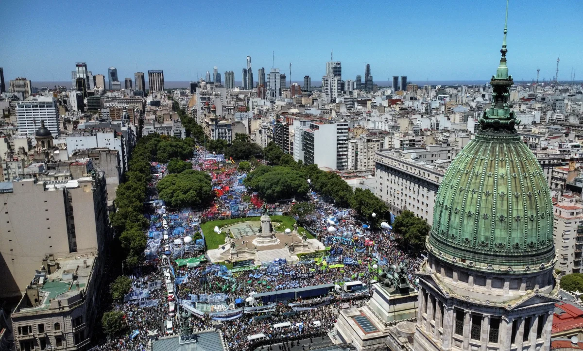 El paro, la cuestión social, la política, las medias verdades y la desesperación por perder los privilegios. El cóctel puede ser peligroso si el gobierno nacional no hace lo que dijo iba a hacer y miente - Foto: NA El paro, la cuestión social, la política, las medias verdades y la desesperación por perder los privilegios. El cóctel puede ser peligroso si el gobierno nacional no hace lo que dijo iba a hacer y miente - Foto: NA