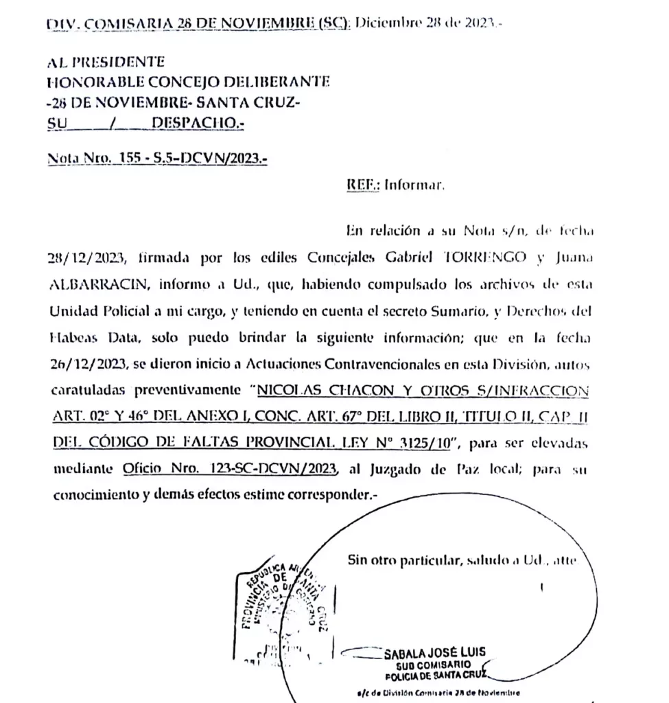 Un Concejal de 28 de Noviembre entró a la Comisaría, agredió a otra persona y a los policías presentes