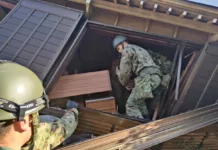 Terremoto y tsunami en Japón: al menos 48 muertos y decenas de desaparecidos Aumenta a 128 el número de muertos por terremotos en Japón, continúan las operaciones de rescate