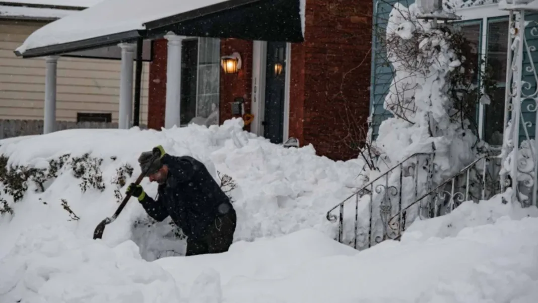 Tormentas invernales dejan a 100,000 hogares sin electricidad en Oregón
