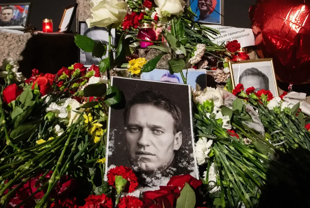 El Kremlin niega acusaciones sobre presión a la madre de Navalny por el funeral