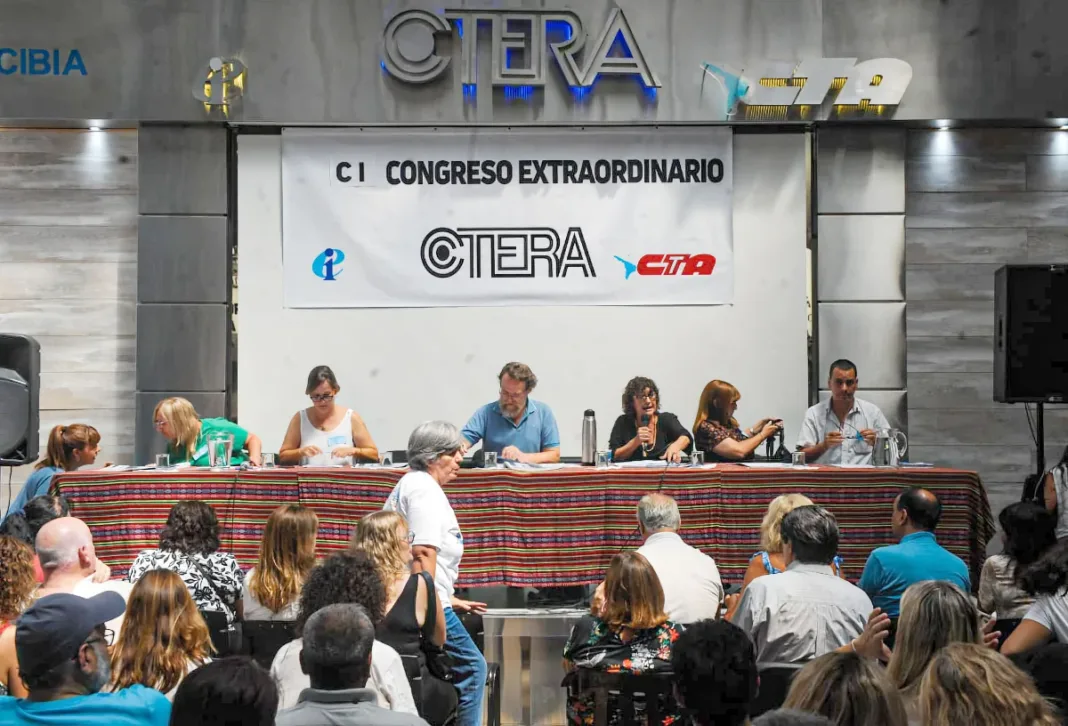 CTERA convoca a paro nacional de docentes para el próximo lunes - Foto: NA